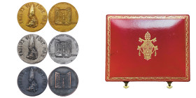 Paolo VI 1963-1978
Coffret contenant trois médailles en or, argent et bronze 1963 ANNO I (29/09/1963) pour le début de la deuxième session du Concile ...