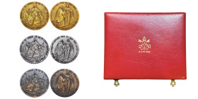 Paolo VI 1963-1978
Coffret Contenant 3 médailles en or , argent et bronze, 1964 ANNO II (02-05/12/1964) per
il viaggio del Pontefice in India per il C...