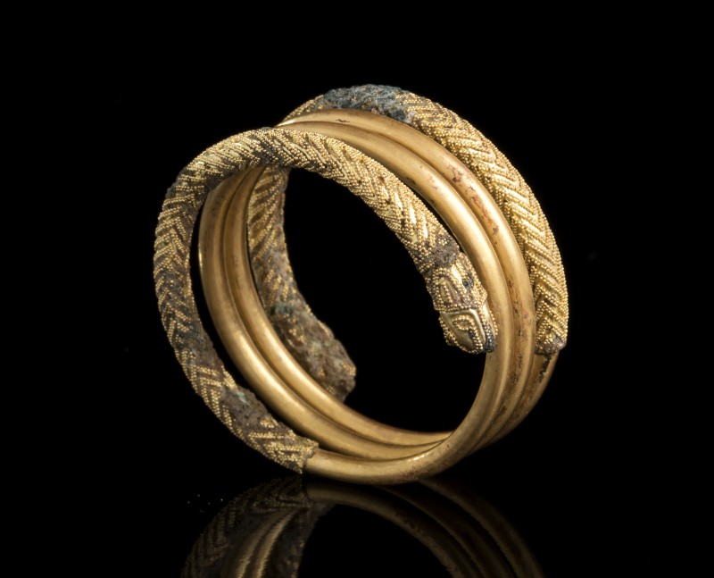 Etruscan Gold Spiral Ring
7th - 6th century BC; height mm 14; gr 10,57; An amaz...