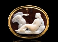 An agate cameo by G. Pichler, mounted in a gold ring. Leda and swan. The work is signed by the famous engraver Giovanni Pichler (1734-1791), in greek ...
