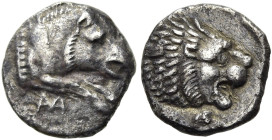 NORD-PERSIEN. Andragoras, 3. Jh. v. Chr.(?) Andragoras, 3. Jh. v. Chr.(?) Diobol ø 11mm (1.04g). ca. 260 - 250 v. Chr.(?) Vs.: Vorderteil eines n. r. ...