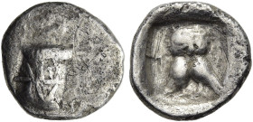 NORD-PERSIEN. Sophytes, ca. 240 - 235 v. Chr. Sophytes, ca. 240 - 235 v. Chr. Obol ø 10mm (0.70g). Vs.: Kalathos. Rs.: Eule mit zwei Körpern. HGC 12, ...
