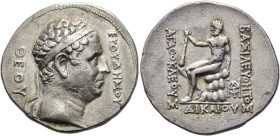KÖNIGREICH BAKTRIEN. Agathokles Dikaios, ca. 185 - 178 v. Chr. Agathokles Dikaios, ca. 185 - 178 v. Chr. Tetradrachme ø 31mm (16.67g). Vs.: ΕΥΘΥΔΗΜΟΥ ...