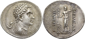 KÖNIGREICH BAKTRIEN. Agathokles Dikaios, ca. 185 - 178 v. Chr. Agathokles Dikaios, ca. 185 - 178 v. Chr. Tetradrachme ø 37mm (16.02g). Vs.: Drapierte ...