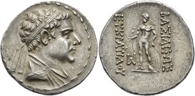 KÖNIGREICH BAKTRIEN. Eukratides II. Soter, ca. 145 - 140 v. Chr. Eukratides II. Soter, ca. 145 - 140 v. Chr. Tetradrachme ø 33mm (16.96g). Vs.: Drapie...