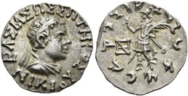 KÖNIGREICH BAKTRIEN. Nikias Soter, ca. 130 - 125 v. Chr. Nikias Soter, ca. 130 - 125 v. Chr. Drachme im indischen Gewichtsstandard ø 17mm (2.49g). Vs....