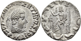 INDO-SKYTHEN. KÖNIGREICH. Imitation nach Hermaios Soter. Imitation nach Hermaios Soter. Tetradrachme im indischen Gewichtsstandard ø 26mm (8.94g). ca....