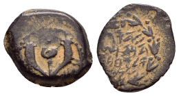JUDAEA. Hasmoneans. John Hyrkanos II.(67/3-40 BC).Jerusalem.Ae.

Obv : Splayed double cornucopia with pomegranate between the horns.

Rev : Legend in ...