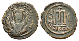 TIBERIUS II CONSTANTINE (578-582). Follis. Nicomedia.

Obv : D m TIb CONSTANT P P AVC.
Crowned bust facing, wearing consular robes and holding mappa a...