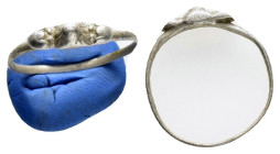 ANCIENT ROMAN SILVER RING.(1st-2nd century).Ae.

Condition : Good very fine.

Weight : 1.59 gr
Diameter : 22 mm