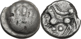 Celtic World. Northeast Gaul, Remi. Fourrée AV 1/4 Stater, 2nd-1st century BC. Obv. Three segments of rounded circles, the one on the left elongated i...
