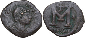Justin I (518-527). AE Follis, Thessalonika mint. Obv. DN IVSTI-NVS PP AVG. Diademed, draped and cuirassed bust right. Rev. Large M between stars; abo...
