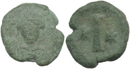 Justinian I (527-565). AE Decanummium, Rome mint, 547-565. Obv. Helmeted and cuirassed bust facing, holding globus cruciger and shield. Rev. Large I (...