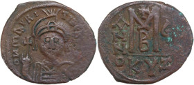 Maurice Tiberius (582-602). AE Follis, Cyzicus mint, dated RY 6 (587-588). Obv. Helmeted and cuirassed bust facing, holding globus cruciger and shield...