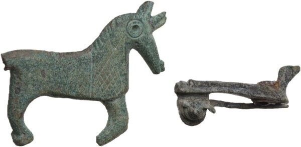 ROMAN BRONZE BROOCHES Roman period, c. 3rd-4th century AD. Lot of two roman bron...