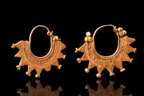 Ca. 4th century BC.
A matching pair of gold earrings exuding beauty and elegance. The delicate filigree design, coupled with the spherical baubles, sh...