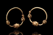 Ca. 600-800 AD.
Gold earrings were a popular accessory in the Byzantine Empire, particularly among the wealthy and elite. These earrings were often la...