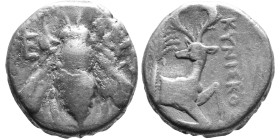Ca. 387-295 BC.
Ephesos, Ionia Ar. tetradrachm. E-Φ KYNIΣKOΣ; bee with straight wings. Rev. Forepart of stag recumbent right, head left, palm tree to ...