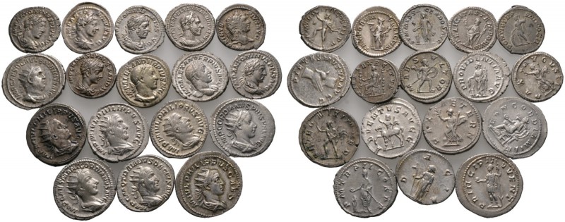 17 Stücke: Römische Silbermünzen. DENARE von Caracalla, Macrinus, Elagabal (4 ve...