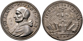 Italien-Kirchenstaat (Vatikan). Hadrian VI. (Adriaan Floresz) 1522-1523. Silbermedaille o.J. unsigniert. Brustbild in Mozzetta mit Camauro nach links ...