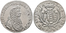 SACHSEN (albertinische Linie). JOHANN GEORG II. 1656-1680. Gulden zu 2/3 Taler 1679 -Dresden-. Brustbild im Harnisch mit Mantel nach rechts / Unter ei...