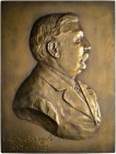 Badische Personen. Layh, Carl *1852, †1923. Einseitige Bronzeplakette 1923 mit einem Selbstporträt von Carl Layh aus dem Jahr 1900, darunter in Gravur...