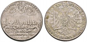 Nürnberg, Stadt. Zwitter-Schraubtaler 1631/1628. Stadtansicht von Westen, darüber drei Wappen, unten dreizeilige Inschrift mit der Jahreszahl als Chro...