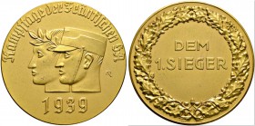 Nürnberg, Stadt. Vergoldete, bronzene Prämienmedaille 1939 von L.Chr. Lauer, der Kampftage der Fränkischen SA. Kopf eines SA-Mannes vor dem Kopf eines...
