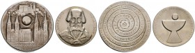 Nürnberg, Stadt. Dreiteilige Silbermedaille (Steckmedaille) 1975 von Walter Ibscher (geprägt bei C. Balmberger), auf die 450-Jahrfeier der Einführung ...