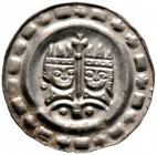 Ulm, königliche Münzstätte. Konrad IV. und Elisabeth von Bayern 1237-1254. Brakteat um 1245/50. Über einem mit zwei Kugeln gefüllten Zweibogen erheben...