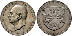 Medailleure. Silbermedaille 1926 auf den Kommerzienrat Carl W. Scherer aus Zürich. Dessen Kopf im Alter von 
53 Jahren nach links / Vierfeldiges Famil...