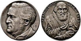 Medailleure. Silbermedaille 1933 auf den 50. Todestag von Richard Wagner. Dessen Büste nach links / Hüftbild von Hans Sachs (das an die Aufführung der...