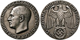 Drittes Reich. Silbermedaille 1938 unsigniert, auf den Anschluss Österreichs. Kopf Hitlers nach links / Adler über Haken- kreuz. 49,5 mm, 49,30 g äuße...