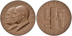 Drittes Reich. Bronzemedaille 1938 von F. Beyer, auf das Staatstreffen in Rom. Büsten von Hitler und Mussolini nach links / Hakenkreuz hinter Fascesbe...