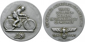 Drittes Reich. Medaille aus Kriegsmetall 1941 von B.H. Mayer, der Gebirgs-Aufklärungsabteilung - ihren Quartiergebern gewidmet. Soldat in voller Montu...