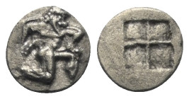 Inseln vor Thrakien. Thasos.

 Obol (Silber). Ca. 510 - 480 v. Chr.
Vs: Nackter, ithyphallischer Satyr im Knielauf nach rechts.
Rs: Viergeteiltes ...