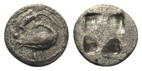 Makedonien. Eion.

 Trihemiobol (Silber). Ca. 460 - 400 v. Chr.
Vs: Gans nach rechts stehend, Kopf nach links gewandt, darüber Eidechse nach links....