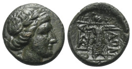 Thessalien. Thessalischer Bund.

 Bronze. Um 100 v. Chr.
Vs: Kopf des Apollon mit Lorbeerkranz rechts.
Rs: Athena Itonia mit Speer und Schild nach...