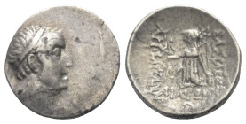 Königreich Kappadokien. Ariobarzanes I. Philoromaios (96 - 63 v. Chr.).

 Drachme (Silber). Jahr nicht lesbar. Eusebeia.
Vs: Kopf des Ariobarzanes ...