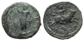 Makedonien. Amphipolis. Traianus (98 - 117 n. Chr.).

 Bronze.
Vs: Kaiser mit erhobenem Arm und Parazonium auf Sockel nach links stehend.
Rs: Arte...