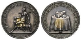 Niederlande. Amsterdam.

 Silbermedaille. 1777.
Auf die Brotverteilung durch die diakonische Arbeit der reformierten Gemeinde.

Vs: Frau mit Joch...