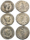 Römische Münzen - Lots. Kaiserzeit.


Lot (3 Stück, Silber): Antoniniane des Gordianus III. (238 - 244 n. Chr.).

Sehr schön.

Verkauft wie bes...