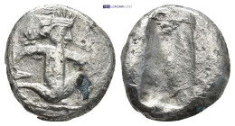 Persia, Achaemenid Empire. Xerxes II to Artaxerxes II. AR, Siglos.(15mm, 3.83 g). Circa 420-375 BC. Obv: Kneeling /running Persian King / hero right, ...