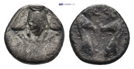 Ionia, Ephesos, c. 390-325 BC. AR Diobol 0.99 Gr. 9mm.
Bee with straight wings. 
Rev. Two confronted stag's heads.