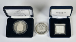 Lettland, 10 Latu 1995 und 1997. Dazu: 5 Euro 2015. 3 Stück. In Originaletui (zum Teil bestoßen) mit Zertifikat (2x). Polierte Platte