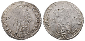 Niederlande Westfriesland, Provinz, Silberdukat 1695. 28,17 g. Dav. 4908. Prägeschwäche, kl. Schrötlingsfehler, sehr schön
