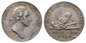 Schweden, Gustav III. 1771-1792, Silbermedaille 1792, signiert ST, auf seinen Tod. Belorbeertes Brustbild nach rechts // Drei Schlangen winden sich um...