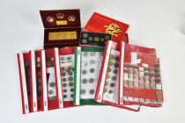 Großes Konvolut von Weltmünzen, darunter: China, Kursmünzensatz 2008; Investment Coin Set aus dem Jahr 2013, limitiert 2353/5000 Stk. 1/2g .999 Gold m...