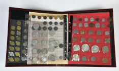 Album mit Münzen aus aller Welt. Darunter moderne Prägungen der Taler in Feinsilber (2x); 3 und 5 Mark Münzen des Kaiserreichs (4x) und 2 und 5 Mark S...
