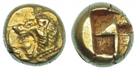 IONIA. Erythrai. Hecte (550-500 a.C.). A/ Cabeza de Heracles con leonté a izq. R/ Cuatripartito incuso. EL 2,57 g. SNG-Kayhan 737-8. MBC+.